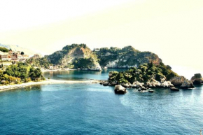 Suk the White Lotus view Taormina